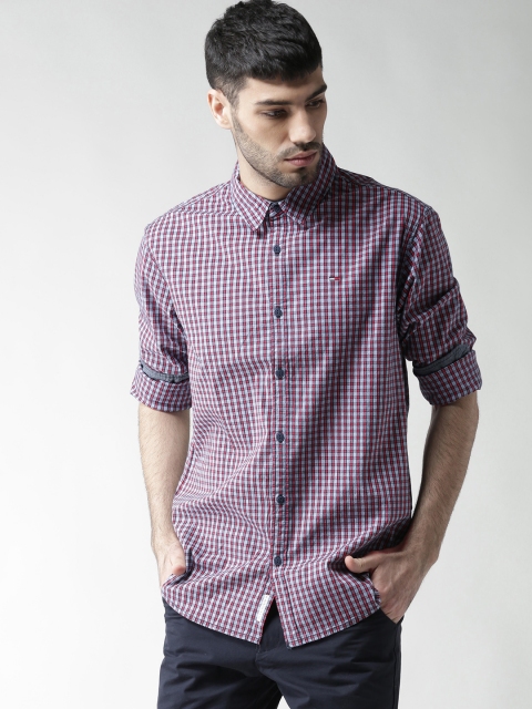 

Tommy Hilfiger Men Blue Slim Fit Checked Casual Shirt