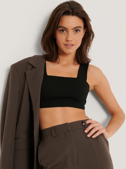 

NA-KD Black Solid Fitted Crop Top