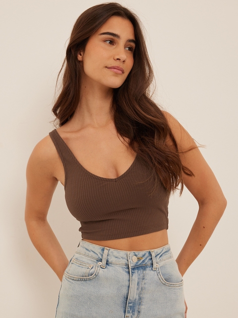 

NA-KD Women Brown Sleeveless Crop Top