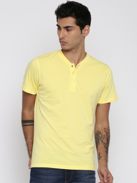 

Parx Men Yellow Solid T-shirt