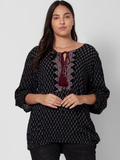 

VERO MODA CURVE Black Geometric Print Tie-Up Neck Top