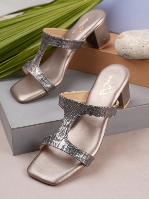 

EVERLY Brown Textured Block Pumps with Buckles