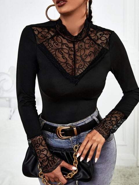

URBANIC Women Black Printed V-Neck T-shirt