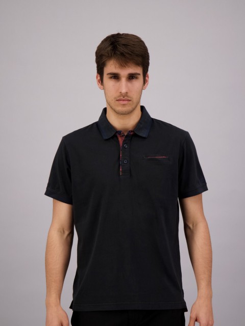 

FREESOUL Men Black Solid Polo Collar T-shirt