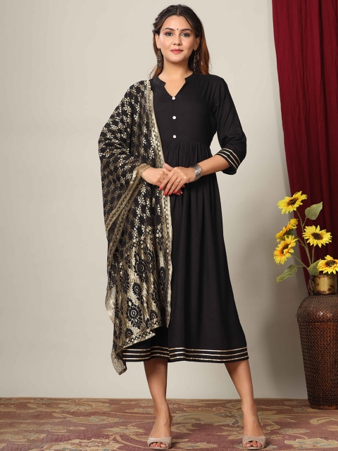 

MIRAVAN Women Black Solid Anarkali Kurta With Printed Duppatta