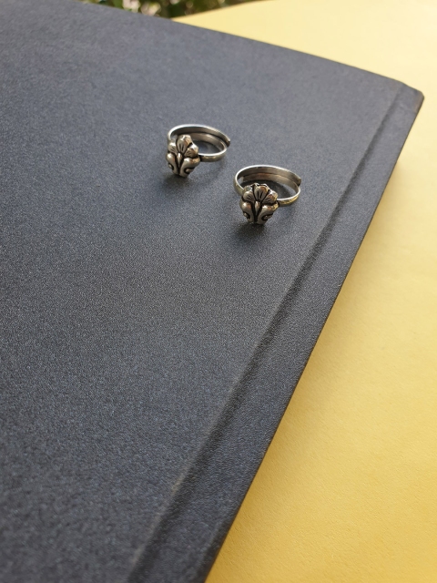 

FIROZA Set Of 2 Silver-Toned Deonar Adjustable Ethnic Toe Rings