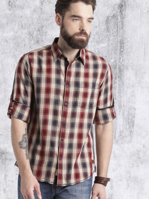 

Roadster Men Beige & Maroon Regular Fit Checked Casual Shirt
