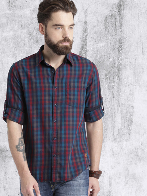 

Roadster Men Navy Blue & Red Regular Fit Checked Casual Shirt