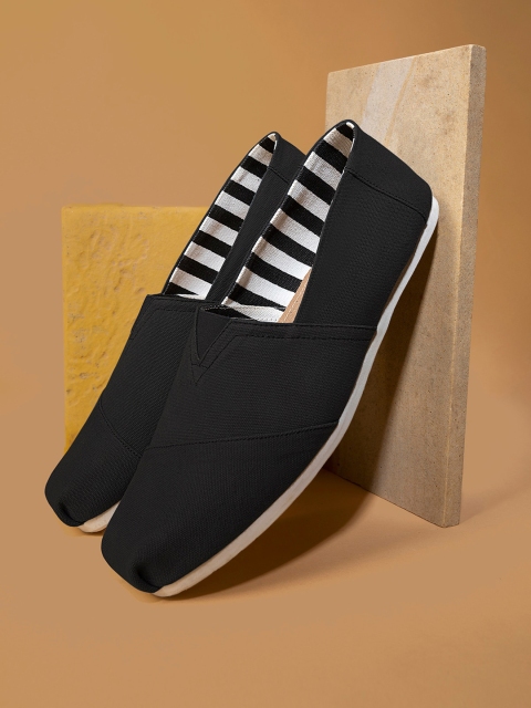 

FRATERNITY Men Black Striped Sneakers