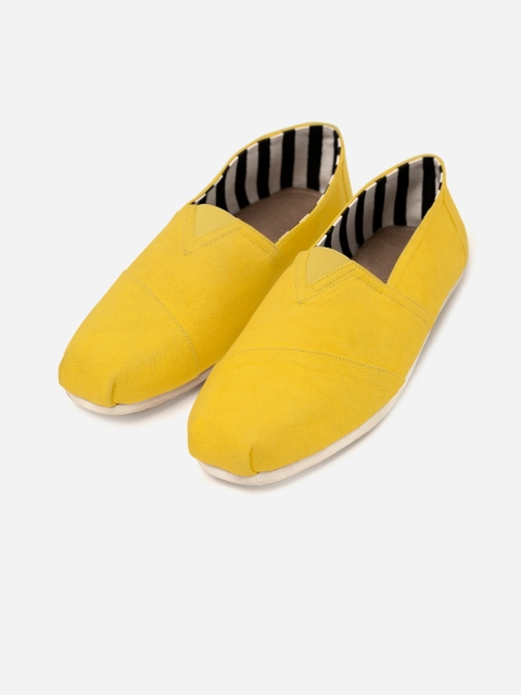 

FRATERNITY Men Yellow Colourblocked Oxfords