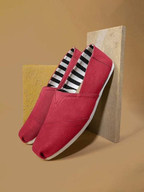 

FRATERNITY Men Red Slip-On Sneakers