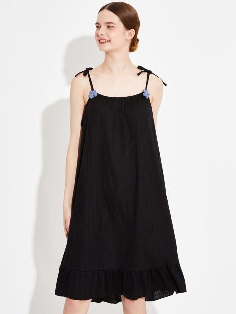 

URBANIC Women Black Solid Nightdress