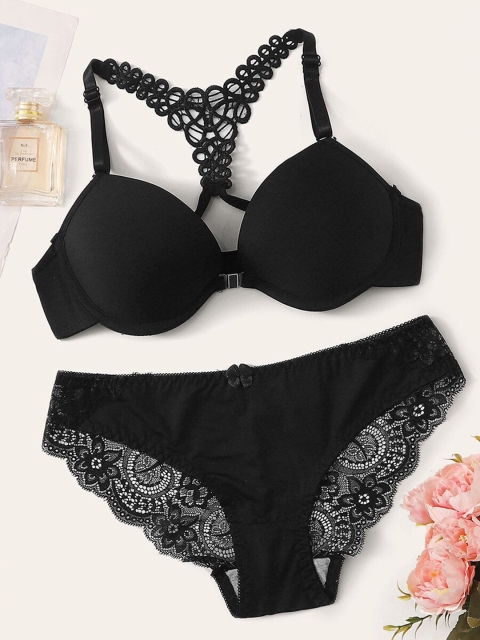 

URBANIC Women Black Lace Lingerie Set