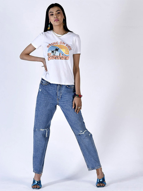 

Sttavoss Women White Printed T-shirt