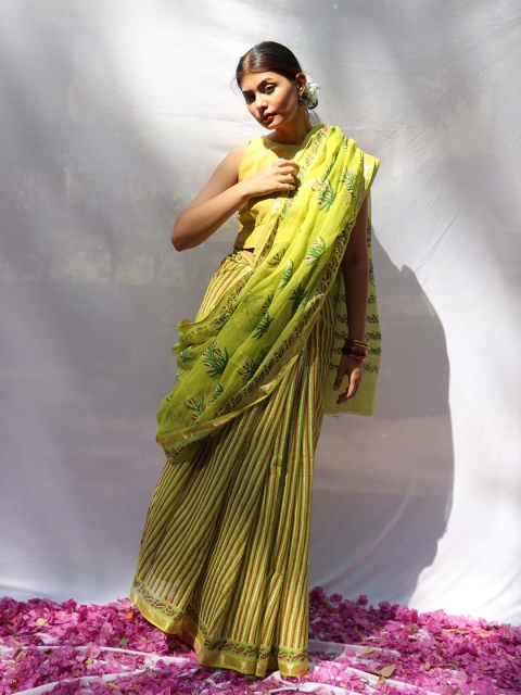 

Chidiyaa Green & Magenta Floral Pure Silk Saree