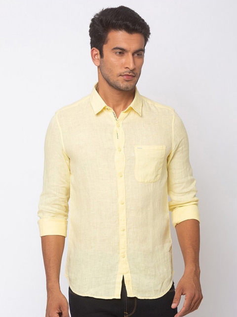 

SPYKAR Men Yellow Slim Fit Casual Shirt
