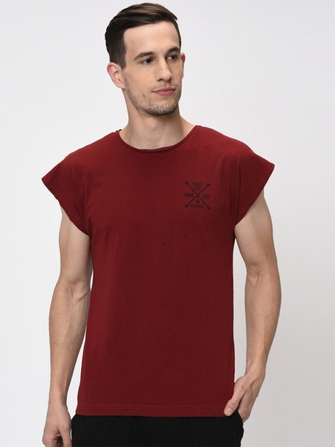 

Rigo Men Maroon Typography Slim Fit T-shirt