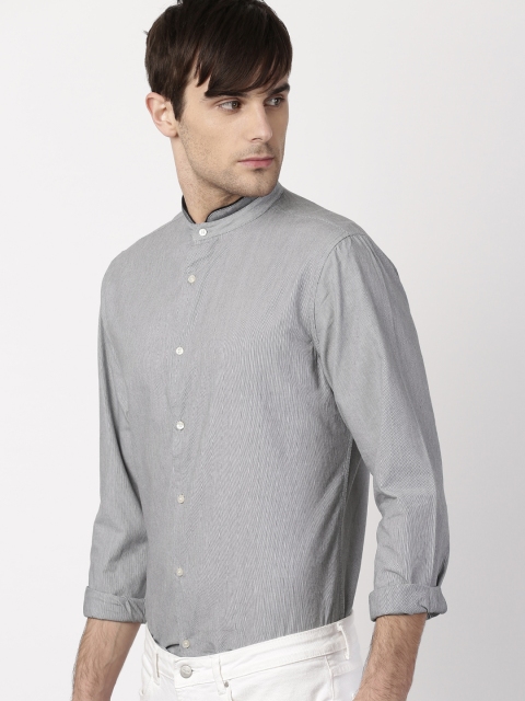 

ether Men Grey Slim Fit Striped Casual Shirt