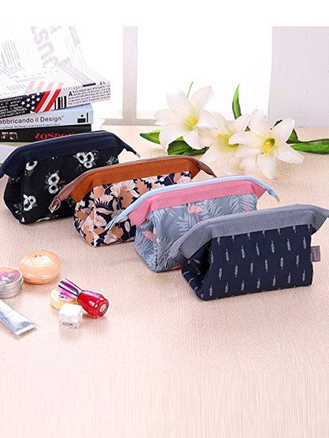 

HOUSE OF QUIRK Blue Printed Makeup Organisers