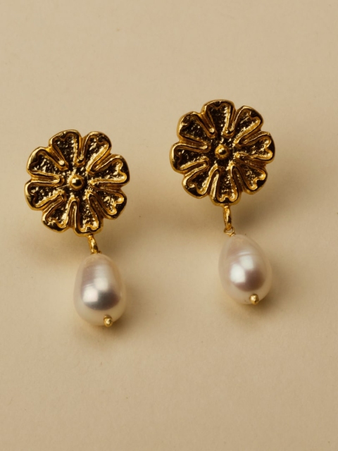 

STILSKII Gold-Toned Floral Studs Earrings