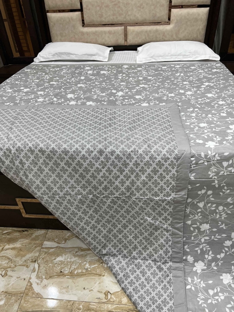 

Pure Decor Unisex Grey Blankets Quilts and Dohars