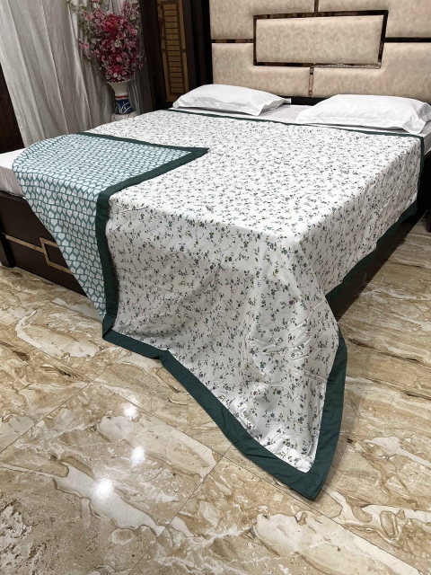 

Pure Decor Unisex Green Blankets Quilts and Dohars