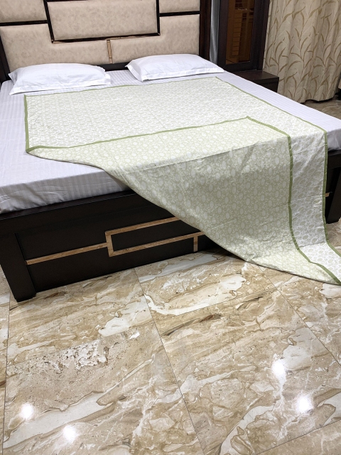 

Pure Decor Unisex Green Blankets Quilts and Dohars