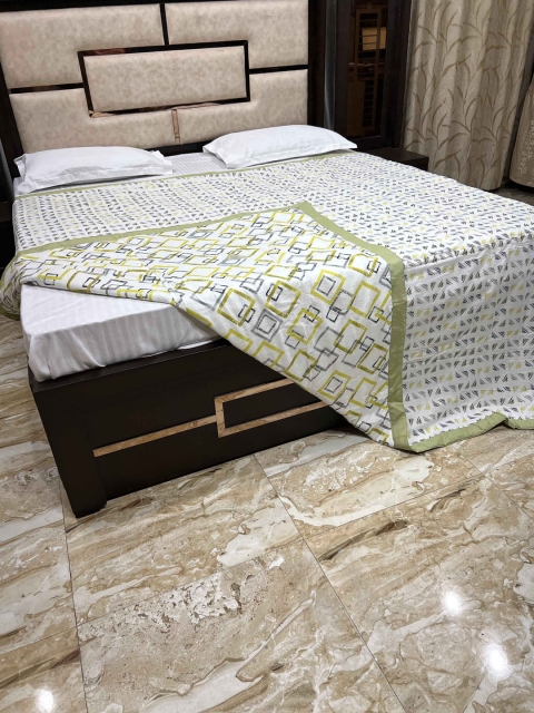 

Pure Decor Unisex Green Blankets Quilts and Dohars