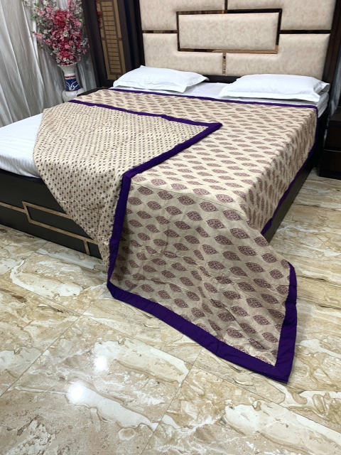 

Pure Decor Unisex Brown Blankets Quilts and Dohars