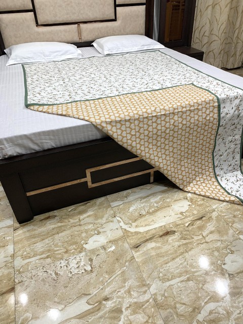 

Pure Decor Unisex Brown Blankets Quilts and Dohars