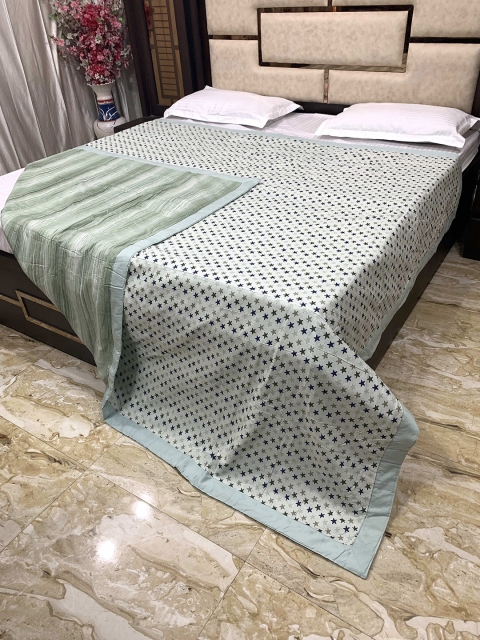 

Pure Decor Unisex Green Blankets Quilts and Dohars