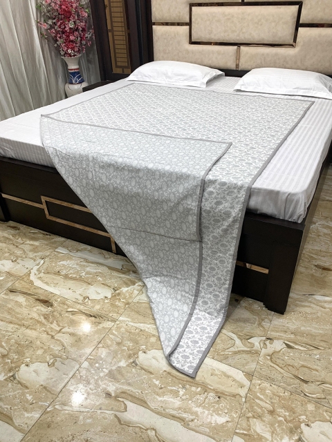 

Pure Decor Unisex Grey Blankets Quilts and Dohars