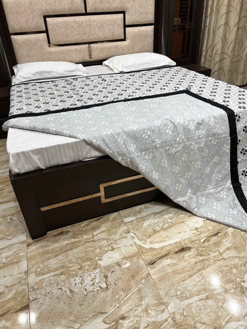 

Pure Decor Unisex Black Blankets Quilts and Dohars