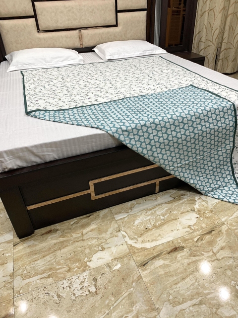 

Pure Decor Unisex Green Blankets Quilts and Dohars