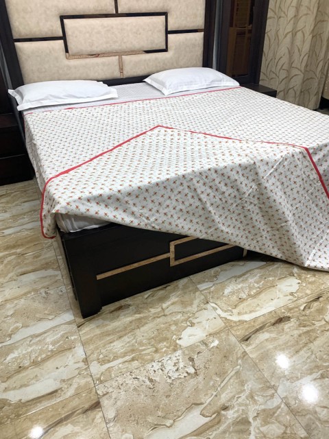 

Pure Decor White & Red Printed Cotton King-Size Duvet Cover