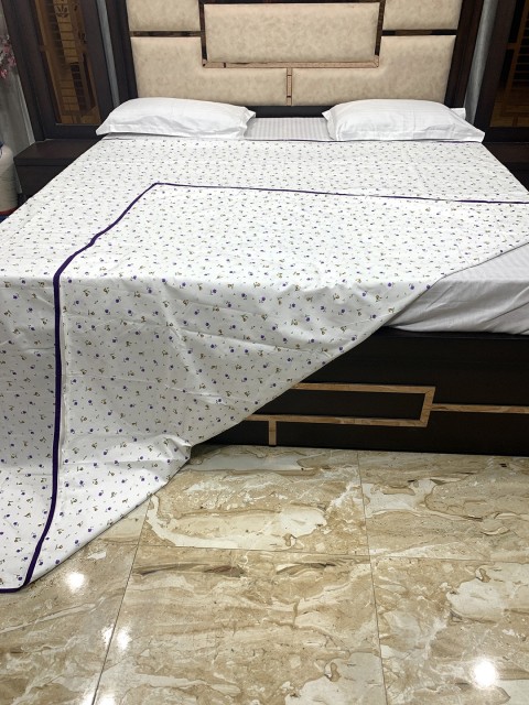 

Pure Decor Purple & White Floral Printed 300 TC Pure Cotton King Size Duvet Cover