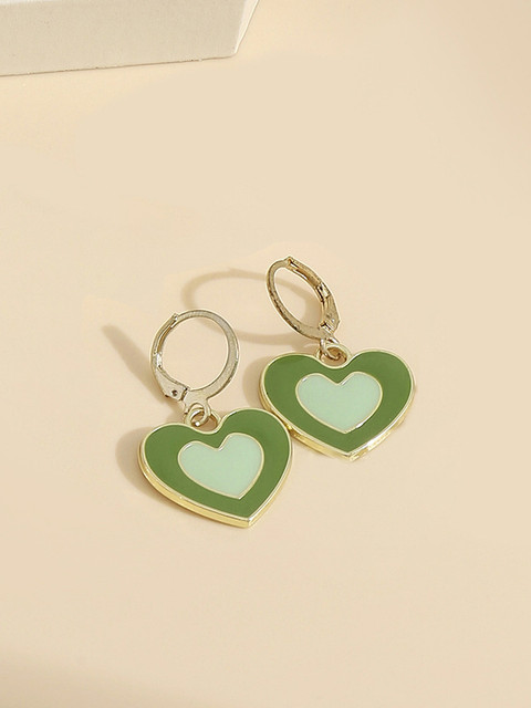 

EL REGALO Pack Of 3 Gold-Plated Green Heart Shaped Ear Cuff Earrings