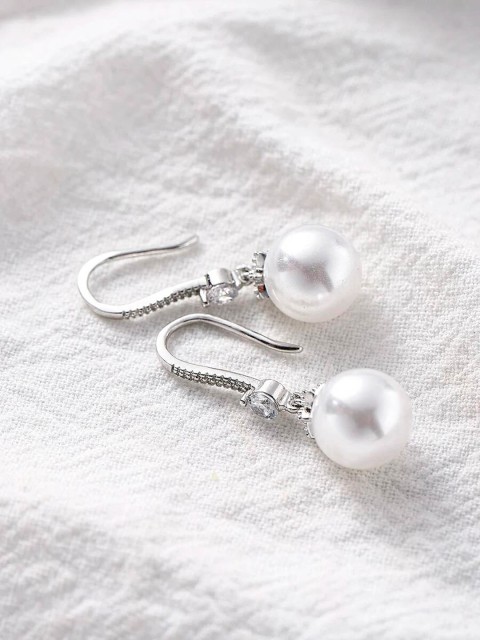 

EL REGALO White Circular Drop Earrings