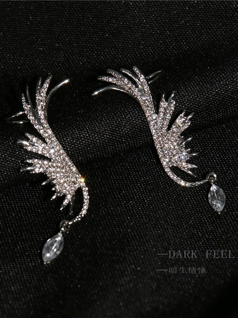 

EL REGALO Silver-Toned Feather Shaped Drop Earrings