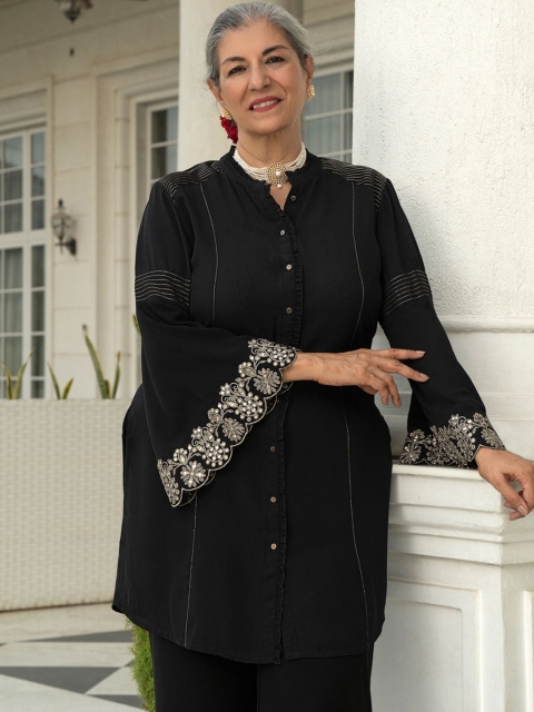 

Lakshita Women Charcoal Embroidered Flared Sleeves Thread Work Crepe Kurta