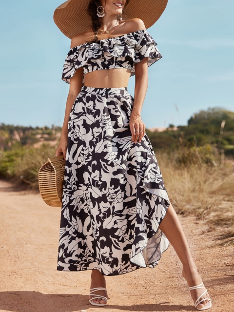 

URBANIC Women Black & White Printed Co-Ords