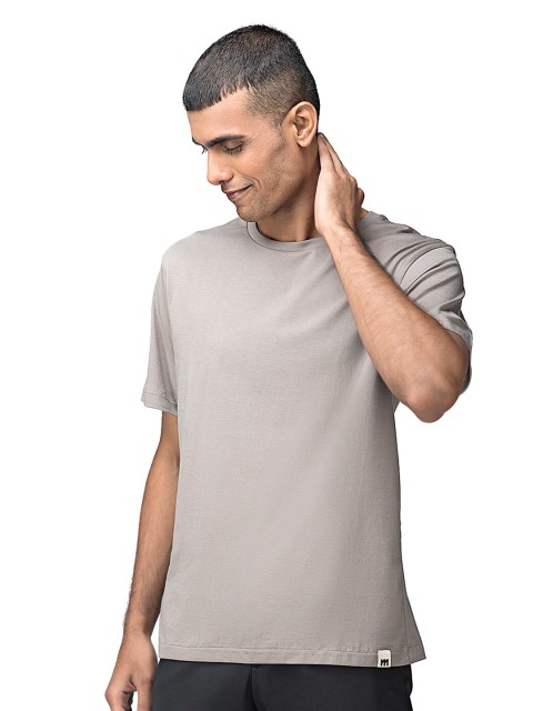 

MensXP Basics Men Grey Slim Fit T-shirt
