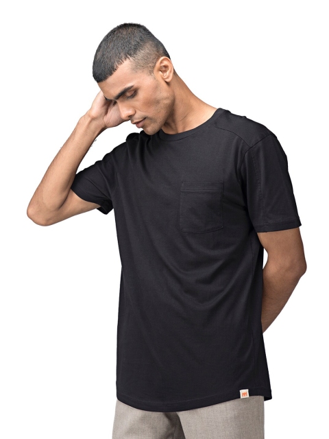 

MensXP Basics Men Black V-Neck Slim Fit T-shirt