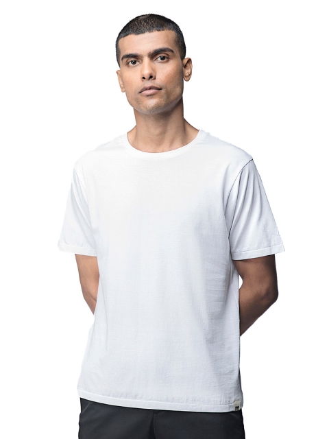 

MensXP Basics Men White Slim Fit T-shirt