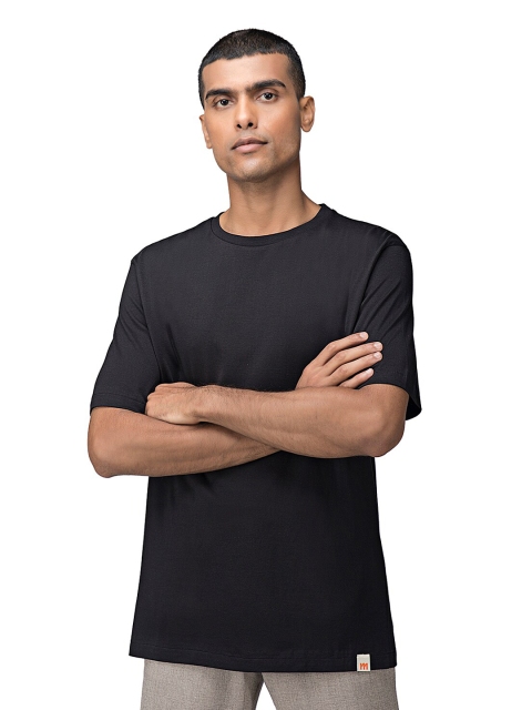 

MensXP Basics Men Black Slim Fit T-shirt