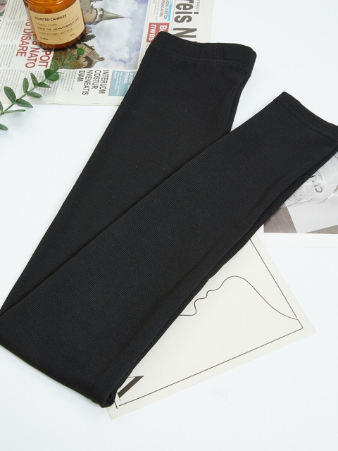 

URBANIC Women Black Solid Leggings