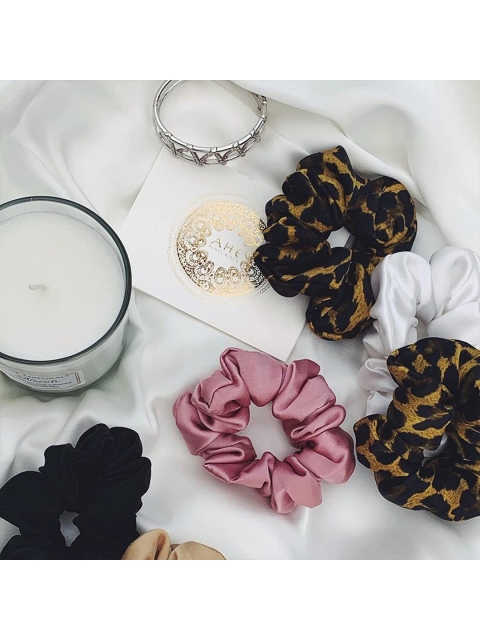 

Ahe Naturals Women Black & Brown Set of 3 Ponytail Holders