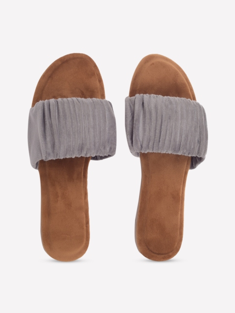 

Apratim Women Grey Open Toe Flats