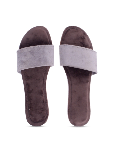 

Apratim Women Grey Printed Open Toe Flats