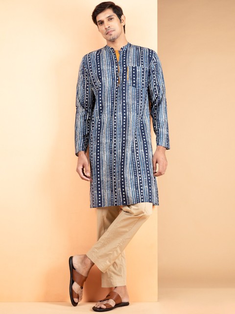 

INDIYUNG Men Blue Geometric Dyed Kurta